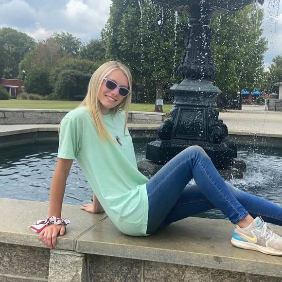 leahhenson615